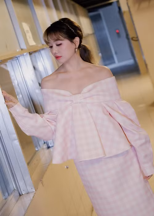 Nữ ca sĩ lạc quan hơn sau khi được bạn bè, đồng nghiệp và khán giả động viên. Ảnh: FBNV
