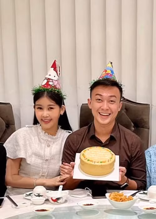Phía chồng sắp cưới của Ngân Anh đăng tải hình ảnh đón sinh nhật bên người đẹp. Ảnh: FBNV