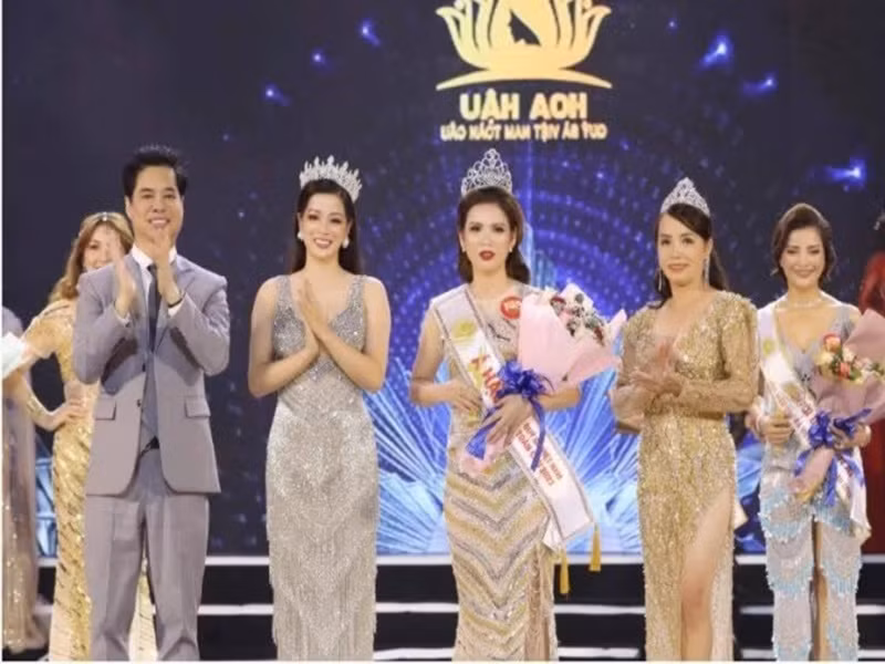 Cụ thể sau cuộc thi, Đặng Thị Hương gửi đơn khiếu nại đến cơ quan nhà nước có thẩm quyền, các báo đài về việc ban tổ chức mua bán giải thưởng, đăng tải nhiều nội dung chỉ trích ban tổ chức cuộc thi trên trang cá nhân. Khi phát hiện sự việc, ban tổ chức đã phủ nhận nghi vấn mua bán giải, nhiều lần gửi thư nhắc nhở đồng thời tìm gặp trực tiếp bà Hương để tìm cách giải quyết vụ việc. Ảnh: Giao thông