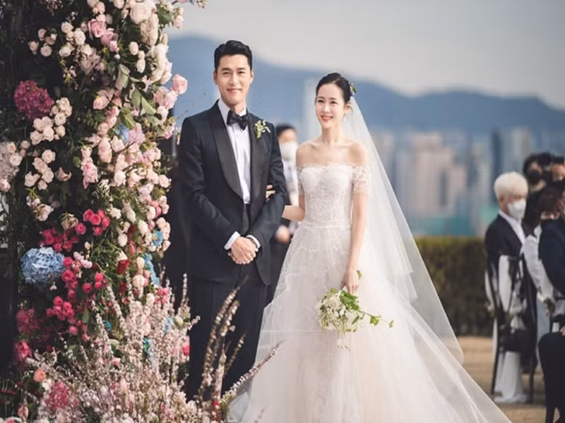Hai ngôi sao nổi tiếng hẹn hò sau khi đóng chung bộ phim "Cuộc đàm phán sinh tử" và "Hạ cánh nơi anh". Ảnh: Người lao động