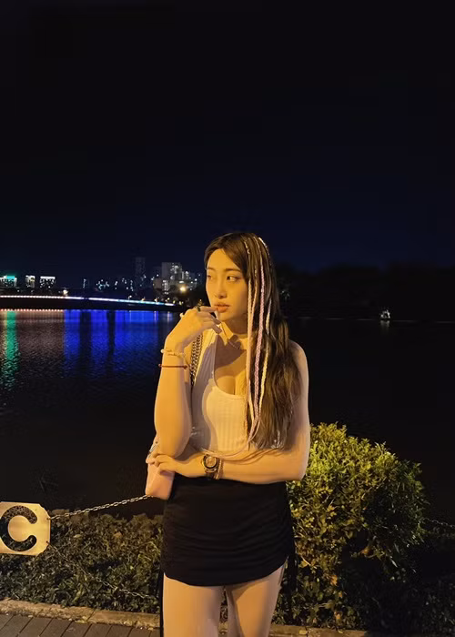 Vẻ ngoài gợi cảm, cá tính của Lương Minh Trang.