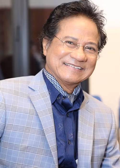 Chế Linh từng chia sẻ, ông mong người vợ cũ đầu tiên và thứ hai tái hôn khi ông có vợ. “Rất buồn là tôi có vợ nhưng 2 chị em họ đều không chịu lấy chồng”, ông nói. Ảnh: Dân Việt