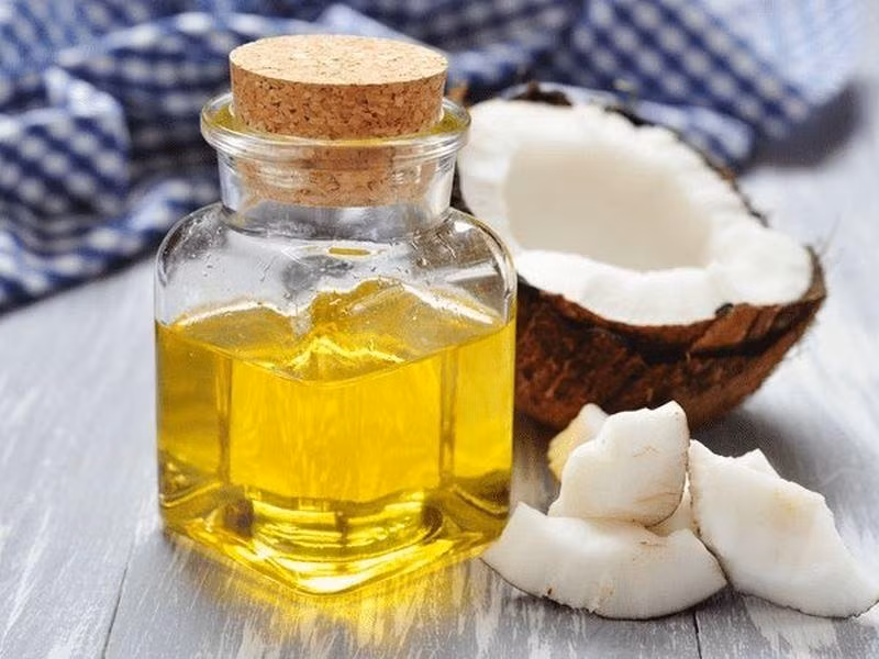 Dầu dừa là một trong những nguyên liệu thiên nhiên dưỡng da vô cùng tuyệt vời - Ảnh minh họa: Internet