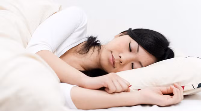 6. Trong giấc mơ bạn sẽ thấy những khuôn mặt thật của người thật mà bạn đã nhìn thấy trong suốt cuộc đời, chỉ có điều là bạn có thể không nhớ hoặc không nhận ra.