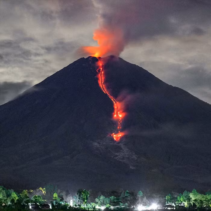 Điều này có thể dẫn đến vụ phụ trào mạnh hơn trước. Bởi magma sẽ phu ra từ các cạnh núi lửa nếu không thể xuyên qua bê tông.