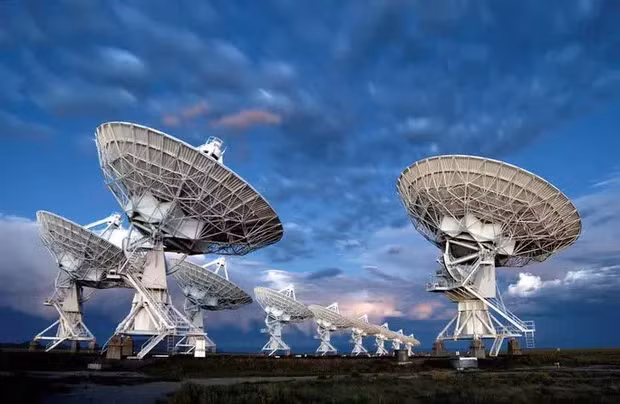 Tuy nhiên, đến năm 2021, hệ thống kính viễn vọng vô tuyến Very Large đặt tại New Mexico - Mỹ bất ngờ bị "dội bom" bởi lỗ đen kỳ quặc bất ngờ bùng nổ suốt vài tháng. Các sóng vô tuyến phụt ra từ nó dữ dội và được xác định chính là vật chất của ngôi sao bị nó xé nhỏ và nuốt chửng vài năm trước.