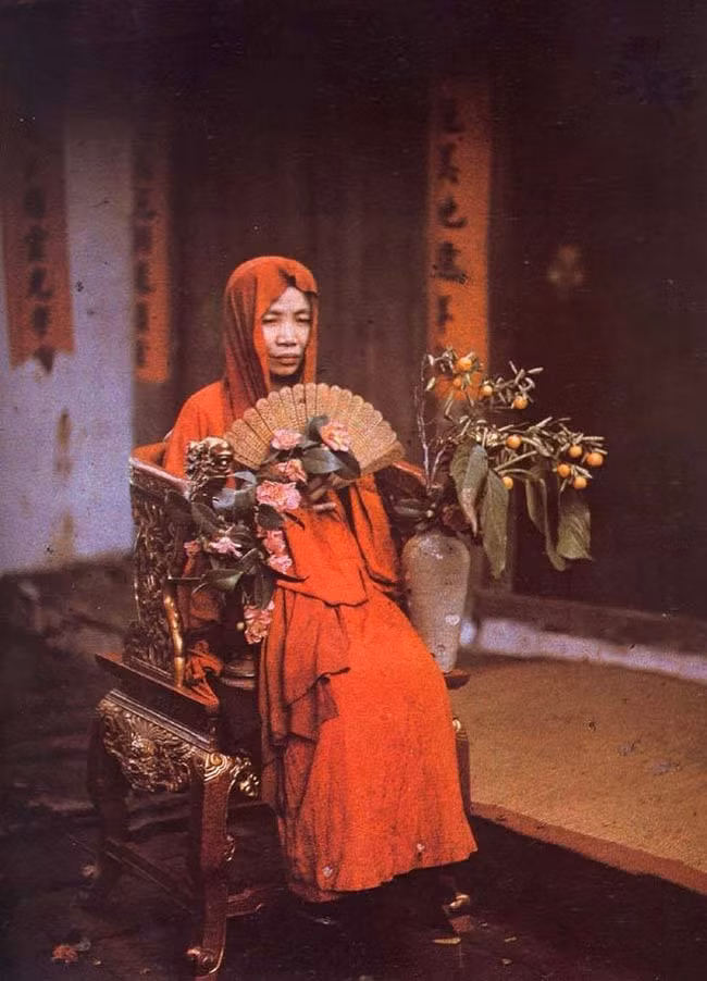 Trang phục Bà Đồng trong văn hóa Chầu Văn.
