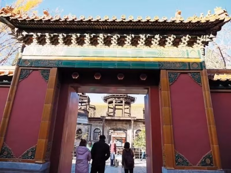 Mặc dù những lời đồn đáng sợ về giếng Trân phi chưa được ai kiểm chứng. Nhưng những giai thoại nhuốm màu sắc tâm linh huyền bí ấy càng khiến địa điểm này được nhiều người biết tới.