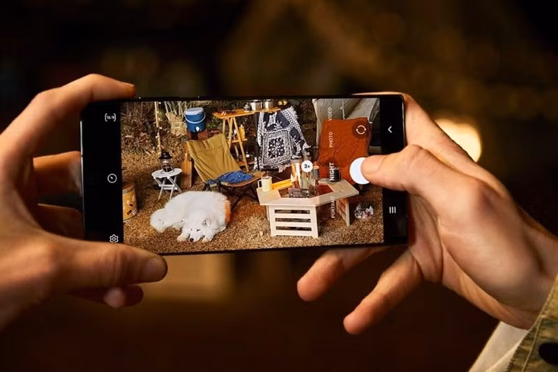 Trang PhoneArena đã tiết lộ, mức giá của Galaxy S23 có thể là 799 USD (khoảng 18.6 triệu đồng) và Galaxy S23 Ultra sẽ có mức giá khoảng 1.199 USD (khoảng 27.9 triệu đồng). Mức giá dự kiến này cũng không chênh lệch nhiều so với bản tiền nhiệm.