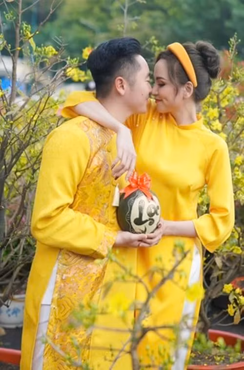 Chồng Diễm Hương tên Thanh Duy, làm việc cho một hãng xe hơi, kinh doanh thời trang, dẫn chương trình.