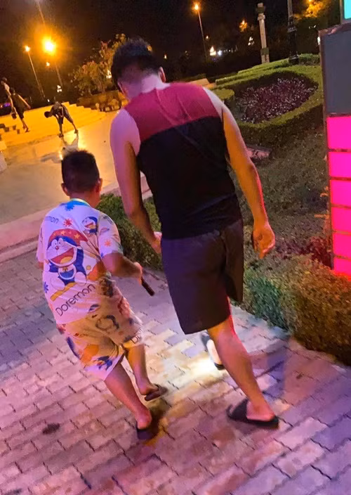 Bé Cà Pháo không ít lần bày tỏ tình cảm dành cho bố dượng. Ảnh: FB Lê Phương.