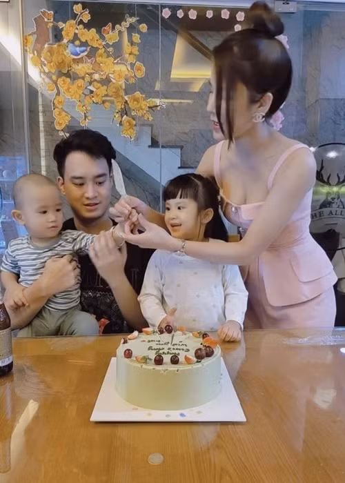 Hiện tại, Diệp Lâm Anh nuôi con gái còn Đức Phạm sống cùng con trai. Ảnh: Dân Việt.