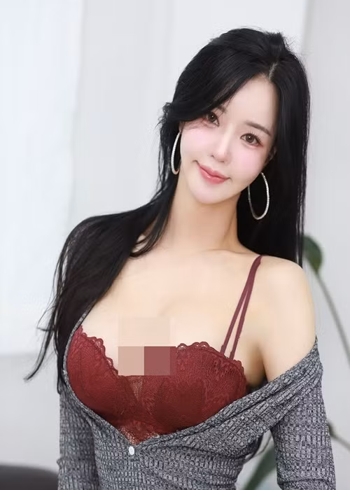 Park Chae Hee diện mốt lộ nội y.