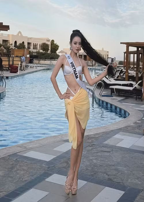 Khánh Linh có phong thái tự tin trong các phần thi trình diễn trang phục áo tắm, trang phục dân tộc. Ảnh: FB Bùi Khánh Linh.