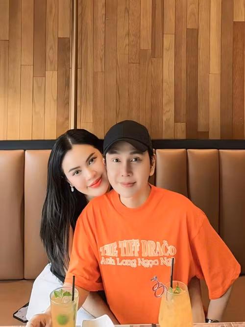 Những tháng qua, Phương Lê tập trung kinh doanh và dành nhiều thời gian cho nghệ sĩ Vũ Luân. Ảnh: FB Phương Lê.