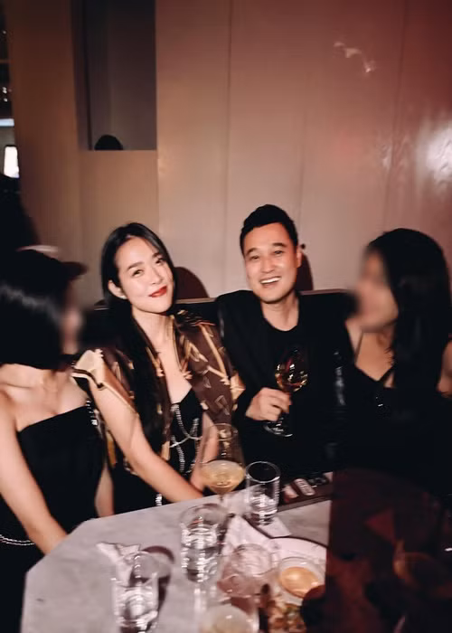 Nhóm của Diệp Bảo Ngọc và Quang Vinh thường xuyên đi ăn uống cùng nhau. Ảnh: FB Diệp Bảo Ngọc.