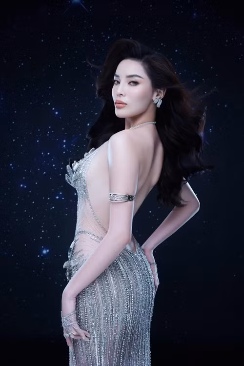 Việc Kỳ Duyên được chọn đóng phim Bộ tứ báo thủ khiến khán giả không quá bất ngờ. Trong năm 2024, Kỳ Duyên gây chú ý nhờ đăng quang Miss Universe Vietnam 2024 và đi thi quốc tế, bởi vậy một số khán giả đặt nghi vấn nhà sản xuất đang muốn mượn cái danh của Kỳ Duyên để hút khán giả. Ảnh: FB Kỳ Duyên.
