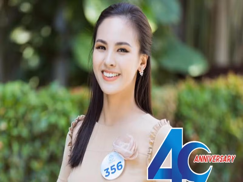 "Lần đầu tiên lên sóng của mình. Dù hơi run, còn nhiều điểm cần khắc phục nhưng mình sẽ cố gắng hơn nữa để ngày càng làm tốt hơn", người đẹp chia sẻ về lần đầu tiên dẫn bản tin Y tế 24h. Ảnh: FB Quỳnh Nga.