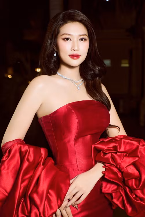 Thiên Ân ngày càng xinh đẹp sau 2 năm giành vương miện. Ảnh: FB Thiên Ân.
