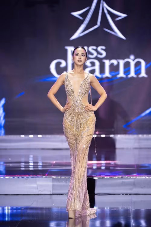 Quỳnh Nga đoạt danh hiệu á hậu 1 Miss Charm 2024 sau loạt thành tích á khôi 1 cuộc thi Hoa khôi Sinh viên Việt Nam 2017, top 10 Miss World Vietnam 2019, Hoa khôi Tài năng Ngoại thương 2015, top 10 Hoa khôi Áo dài 2014.