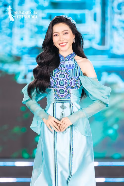 Tháng 10/2024, Kiều Duy dự thi Hoa hậu Quốc gia Việt Nam 2024. Mẹ Kiều Duy chia sẻ trên Znews, một tay bà lo toàn bộ chi phí để con gái tham gia các cuộc thi nhan sắc. Ảnh: Fanpage Hoa hậu Quốc gia Việt Nam.