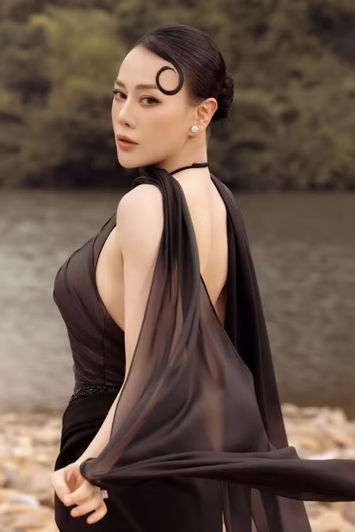 Để tập trung cho sự nghiệp diễn xuất, Phương Oanh không đi hát hay làm người mẫu. Ảnh: FB Phương Oanh.