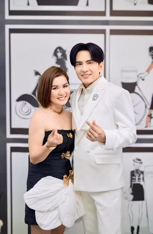 Đan Trường - Thủy Tiên cho biết, dù không thể làm vợ chồng nữa, cả hai tiếp tục làm bạn bè. Bởi vậy, cả hai không ngại xuất hiện bên nhau trong 3 năm qua. Ảnh: FB Thủy Tiên.