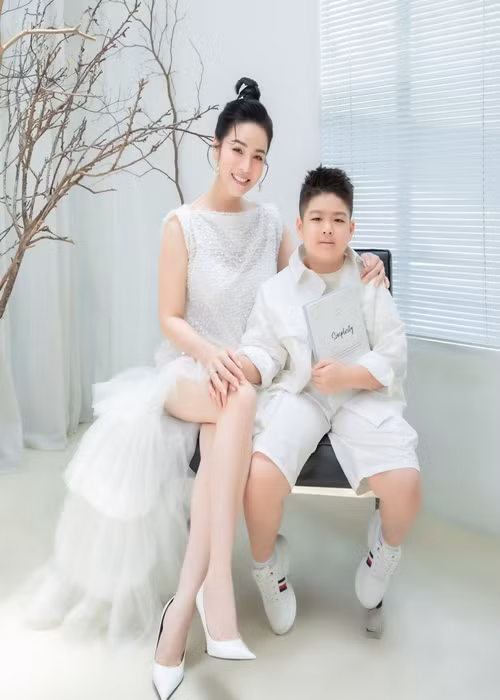 Nhật Kim Anh - Bửu Lộc bí mật ly hôn chỉ sau 2 năm chung sống và có một cậu con trai chung. Hiện tại, chồng cũ Nhật Kim Anh hẹn hò Bella Mai. Ảnh: FB Nhật Kim Anh.