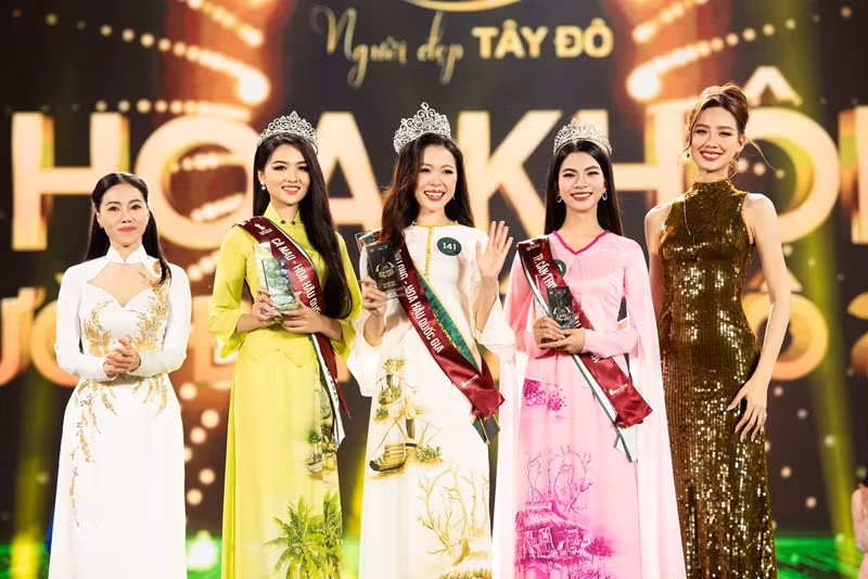 Ở cuộc thi Người đẹp Tây Đô 2023, Thu Ngân để vuột vương miện hoa khôi vào tay Nguyễn Ngọc Kiều Duy, danh hiệu Á khôi 1 thuộc về Phan Lê Kim Ngọc. Ảnh: FB Thu Ngân.