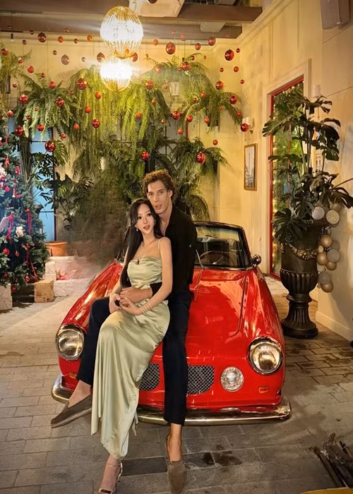 Min Young thân thiết với các nam vũ công. Ảnh: Instagram An Min Young.