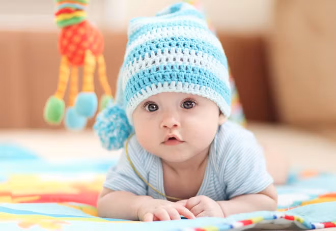 Bé sinh tháng 11 khá hài hước, cởi mở và đặc biệt thích sự tự do. Khi còn nhỏ, bé rất hiếu động, lớn lên bé thích khám phá những điều mạo hiểm.