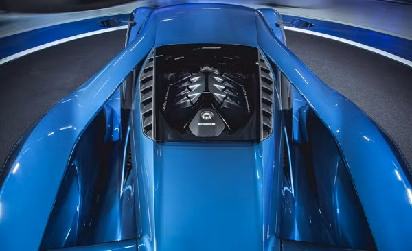 Chiếc xe sở hữu động cơ tăng áp đôi EcoBoost V6 3,5 lít sản sinh hơn 600 mã lực, có công suất tương đương với động cơ chiếc xe đua Daytona Prototype LMP2 của hãng.