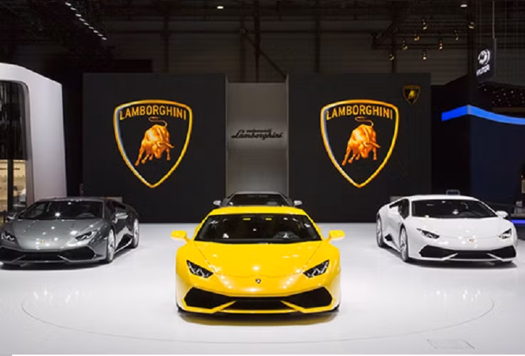 7. Lamborghini Huracan LP610-4: trang bị động cơ V10, dung tích 5,2 lít, 610 mã lực tại 8.250 vòng/phút giúp xe tăng tốc từ 0-96 km/h trong 2,5 giây và đạt vận tốc 340 km/h. 