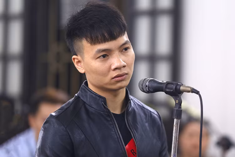 Trước đó, TAND thị xã Từ Sơn (Bắc Ninh) đã tuyên phạt Khá 4 năm tù về tội Đánh bạc, 6 năm 6 tháng tù do Tổ chức đánh bạc, tổng hình phạt là 10 năm 6 tháng tù. Mức án này nằm trong khung hình phạt đề nghị 10-11 năm tù của VKSND thị xã Từ Sơn. Khá "Bảnh" được chuyển về trại giam Hoàng Tiến ở H.Chí Linh (Hải Dương) để chấp hành án.