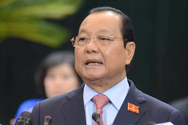  Lê Thanh Hải (SN 1950) – Cựu Bí thư thành ủy TP. Hồ Chí Minh: Ban Thường vụ Thành uỷ TP.HCM nhiệm kỳ 2010-2015 đã vi phạm nguyên tắc tập trung dân chủ và quy chế làm việc của Thành uỷ; thiếu trách nhiệm, buông lỏng lãnh đạo, chỉ đạo, quản lý, thiếu kiểm tra, giám sát, để xảy ra nhiều vi phạm, khuyết điểm kéo dài trong quá trình thực hiện dự án đầu tư khu đô thị mới Thủ Thiêm, ảnh hưởng xấu đến uy tín của Đảng bộ và chính quyền thành phố, gây bức xúc trong xã hội, đến mức phải xem xét, thi hành kỷ luật. Tháng 3/2020, Bộ Chính trị quyết định thi hành kỷ luật ông Lê Thanh Hải bằng hình thức cách chức Bí thư Thành uỷ TP.HCM nhiệm kỳ 2010-2015.