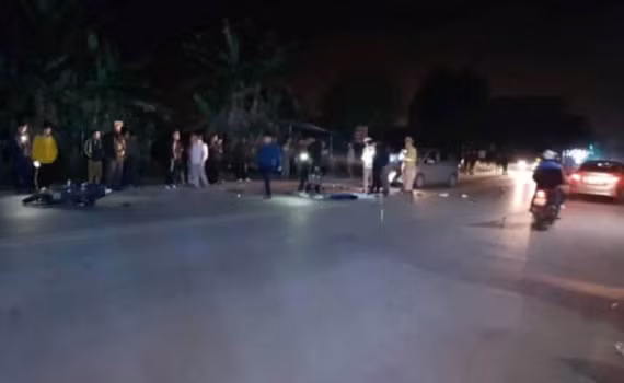 Sau khi nhận được thông tin, lực lượng Công an huyện Quảng Xương đã nhanh chóng có mặt tại hiện trường điều tiết giao thông và khám nghiệm hiện trường, điều tra làm rõ nguyên nhân xảy ra vụ tai nạn. Hiện lực lượng Công an đang trích xuất camera an ninh để truy tìm phương tiện có liên quan. Đồng thời, xác minh chủ xe bị rơi biển số có liên quan đến vụ tai nạn hay không. 