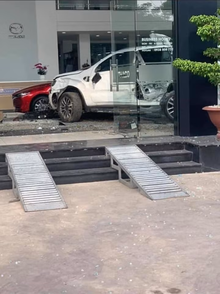 Hiện nguyên nhân vụ tai nạn vẫn đang được tiếp tục điều tra, làm rõ.