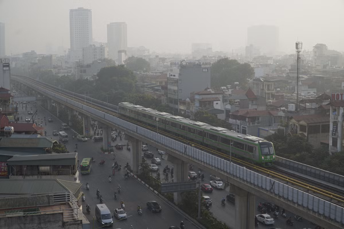Trong thời gian này, nhân viên Công ty TNHH MTV Đường sắt Hà Nội (Metro Hà Nội) đã phối hợp vận hành theo quy trình biểu đồ chạy thử 20 ngày.