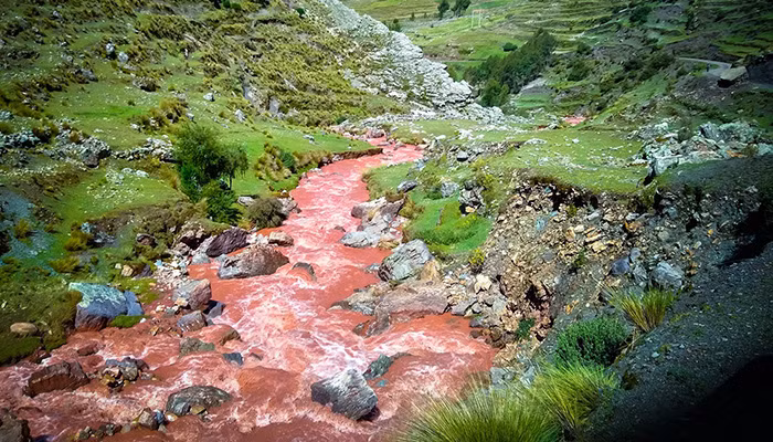 Choang vang dong song ky la nuoc do nhu mau o Peru-Hinh-3