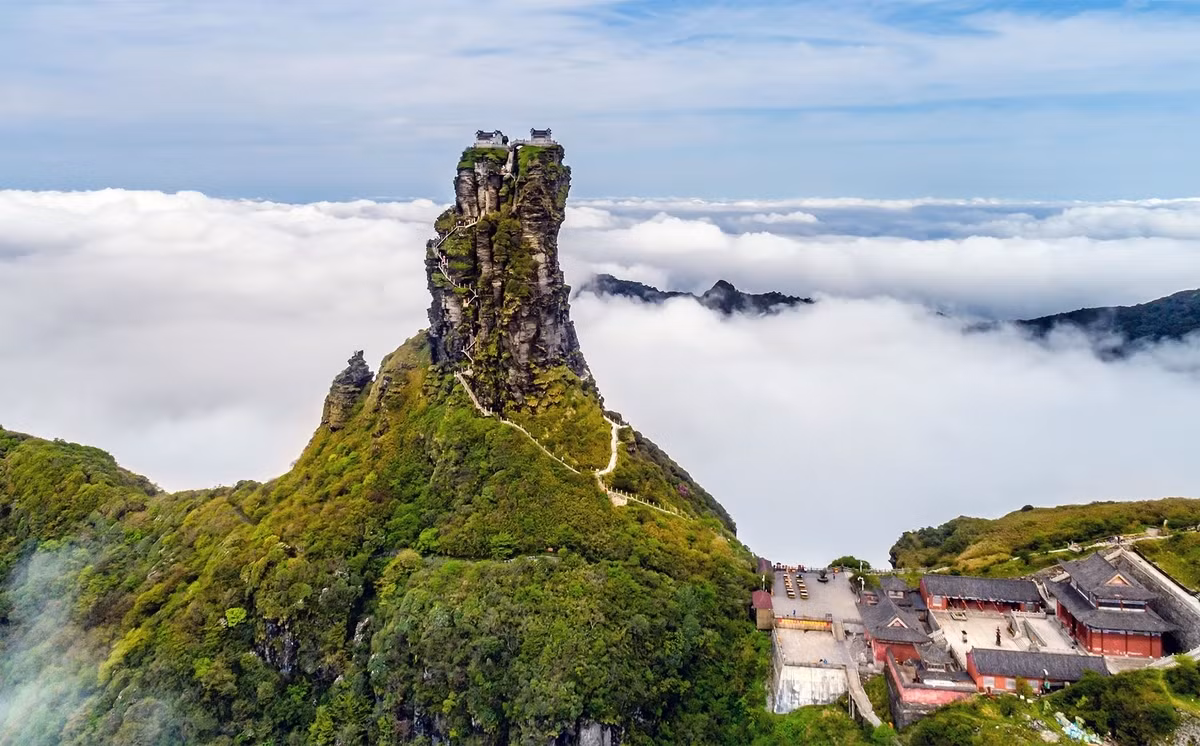 Tan muc ngoi den doi tren chop da cheo leo o Trung Quoc-Hinh-2