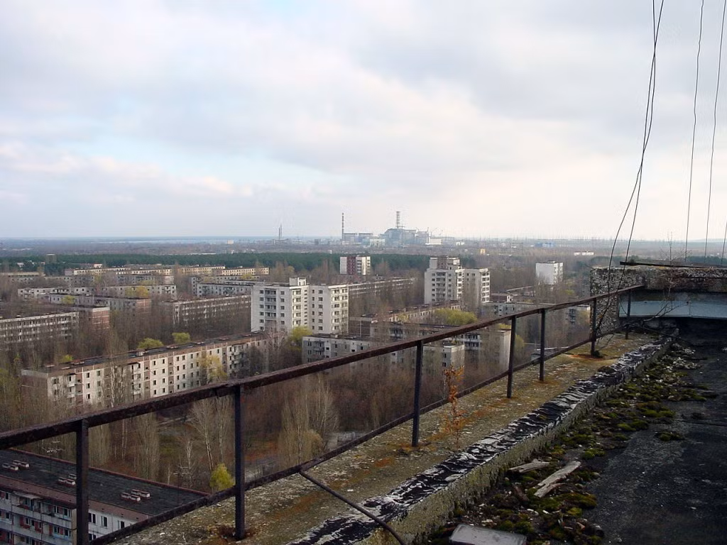 Pripyat, Ukraina: Một trong những nơi rùng rợn, ma quái bậc nhất thế giới là thị trấn ma Pripyat của Ukraine. Thảm họa hạt nhân năm 1986 đã khiến Nhà máy điện hạt nhân Chernobyl phải đóng cửa và tất cả cư dân ở vùng lân cận phải sơ tán đi nơi khác, bỏ lại đằng sau một vùng hoang tàn và chết chóc. (Ảnh: IT)