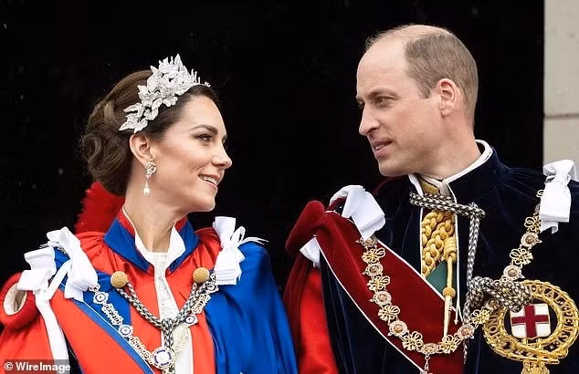 Sau sự ra đi của cố Nữ hoàng Elizabeth II, vợ chồng Thân vương William và Vương phi Kate phải gánh nhiều trách nhiệm lo toan hơn. Thế nhưng, tình cảm của hai vợ chồng họ cũng ngày càng sâu sắc hơn. Ảnh: Getty.