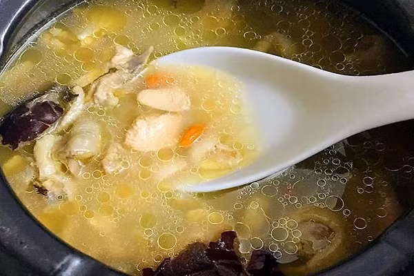 Bé 5 tuổi dậy thì sớm, thủ phạm là 3 loại thực phẩm này - Hình 2 Be 5 tuoi day thi som, thu pham la 3 loai thuc pham nay-Hinh-2