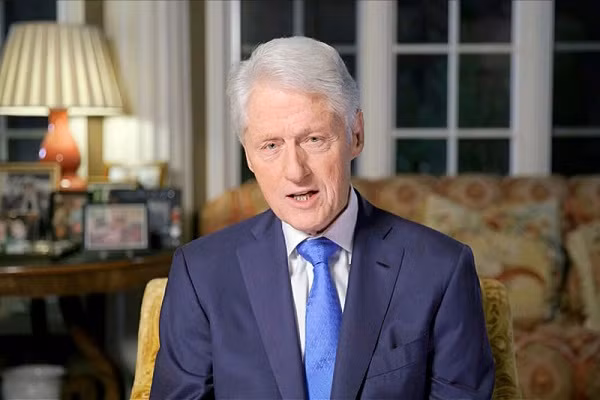 Cựu Tổng thống Clinton (ảnh) nhập viện vào tối 12/10 vì chứng nhiễm trùng đường tiết niệu. Ông được truyền dịch và thuốc kháng sinh. Ảnh: NYP.