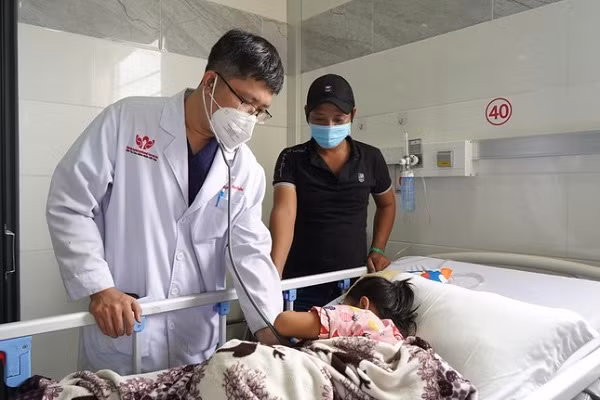 Bé gái mới 8 tuổi đã bị đột quỵ hiếm gặp Be gai moi 8 tuoi da bi dot quy hiem gap