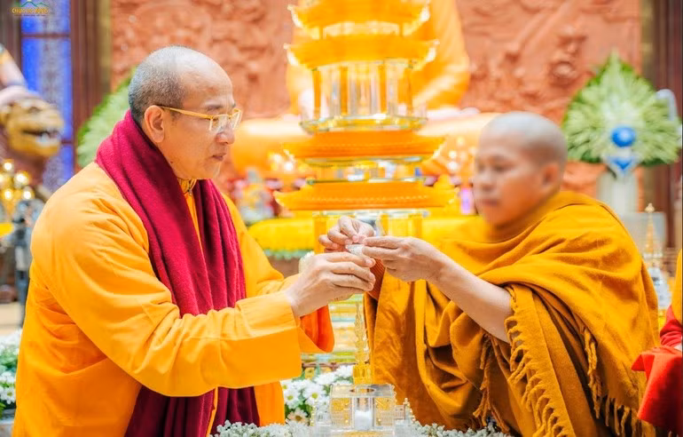 Vụ “xá lợi tóc Phật” ở chùa Ba Vàng: Đại đức Thích Trúc Thái Minh bị kỷ luật Vu “xa loi toc Phat” o chua Ba Vang: Dai duc Thich Truc Thai Minh bi ky luat