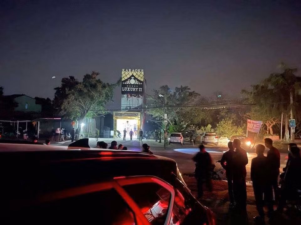 Rut dao giai quyet mau thuan trong quan karaoke, 3 nguoi chet