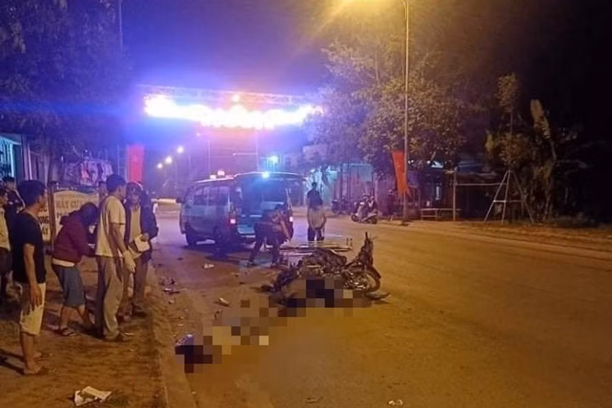 Hai xe may tong nhau trong dem, 2 nguoi tu vong tai cho