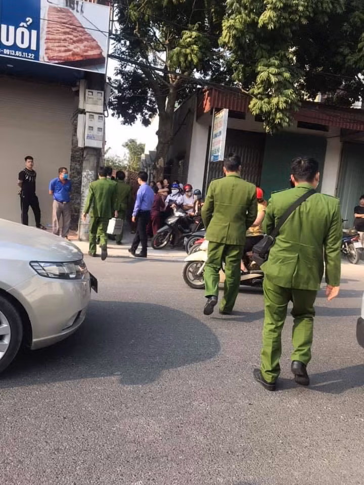 Cơ quan chức năng đã nhanh chóng đã tập trung lực lượng, có mặt tại hiện trường, thu thập chứng cứ điều tra để làm rõ vụ án trong thời gian sớm nhất. 