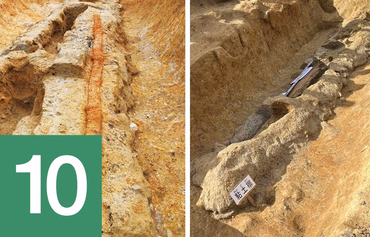  10. Thanh kiếm dài 2,3 mét trong gò mộ ở Nhật Bản. Tại gò mộ Tomiomaruyama ở thành phố Nara, Nhật Bản, các nhà khảo cổ đã phát hiện ra một thanh kiếm dakoken khổng lồ dài 2,3 mét. Thanh kiếm có lưỡi hơi cong giống như con rắn, một ví dụ điển hình của kiếm dakoken - vật phẩm liên quan đến việc thờ cúng thần rắn.